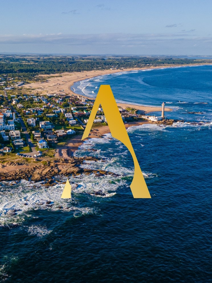 La A de Atmosphera sobre la costa de Punta del Este
