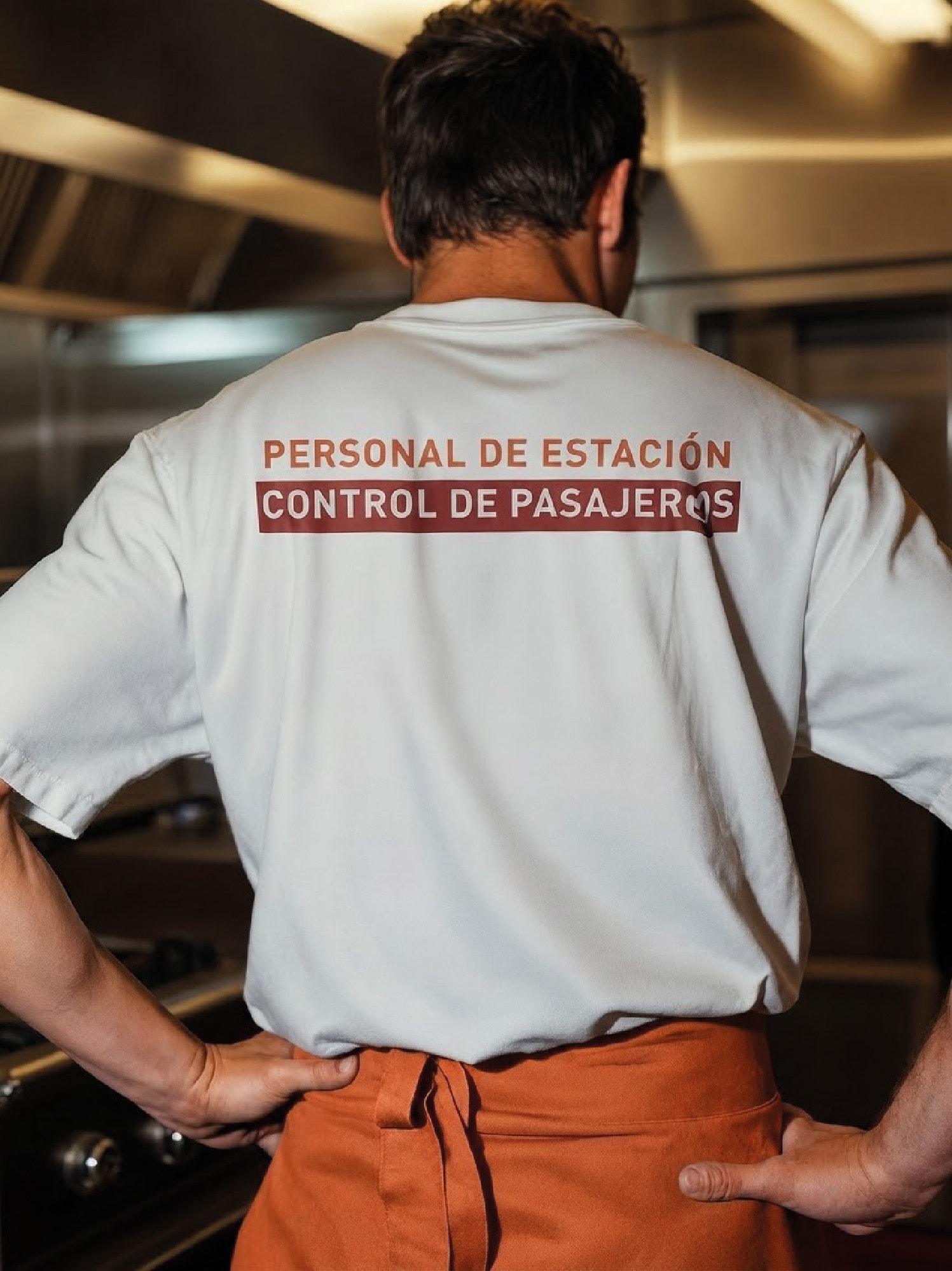Camiseta del personal de estación: control de pasajeros