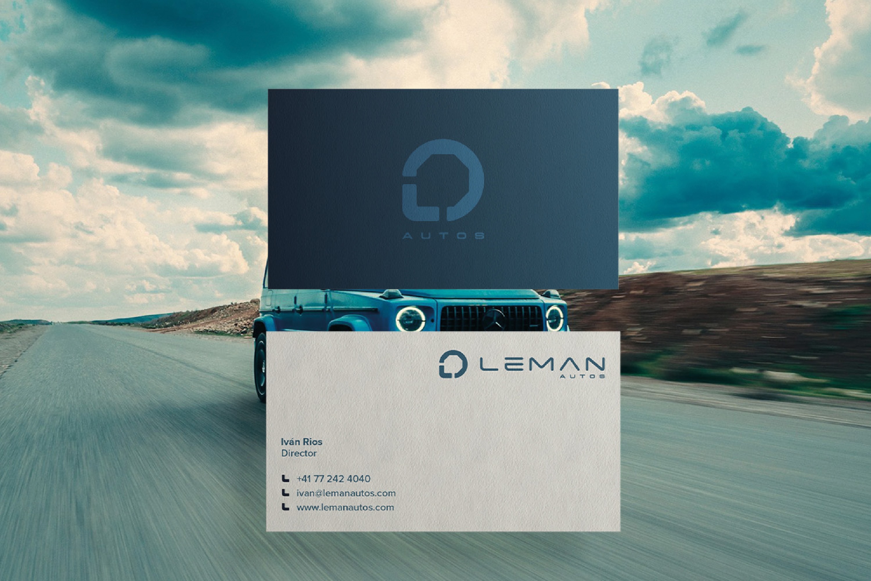 Tarjetas de visita de Leman sobre una fotografía de carretera