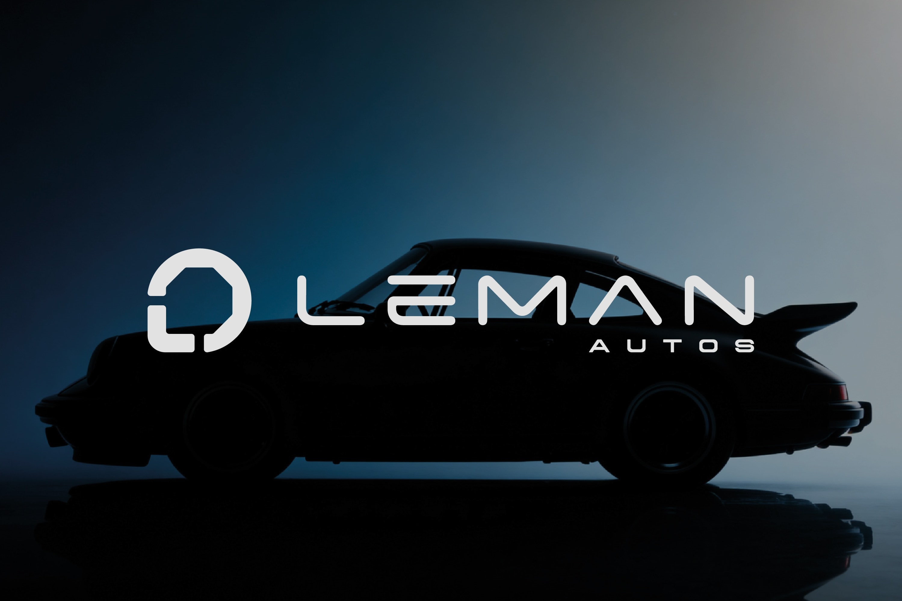 Logotipo de Leman Autos sobre la silueta de un Porsche clásico